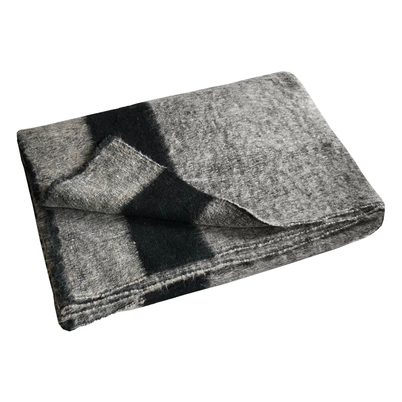 Denis-Colomb-Lifestyle - Yak-Cotton-Hokkaido-Two-Color-Blanket